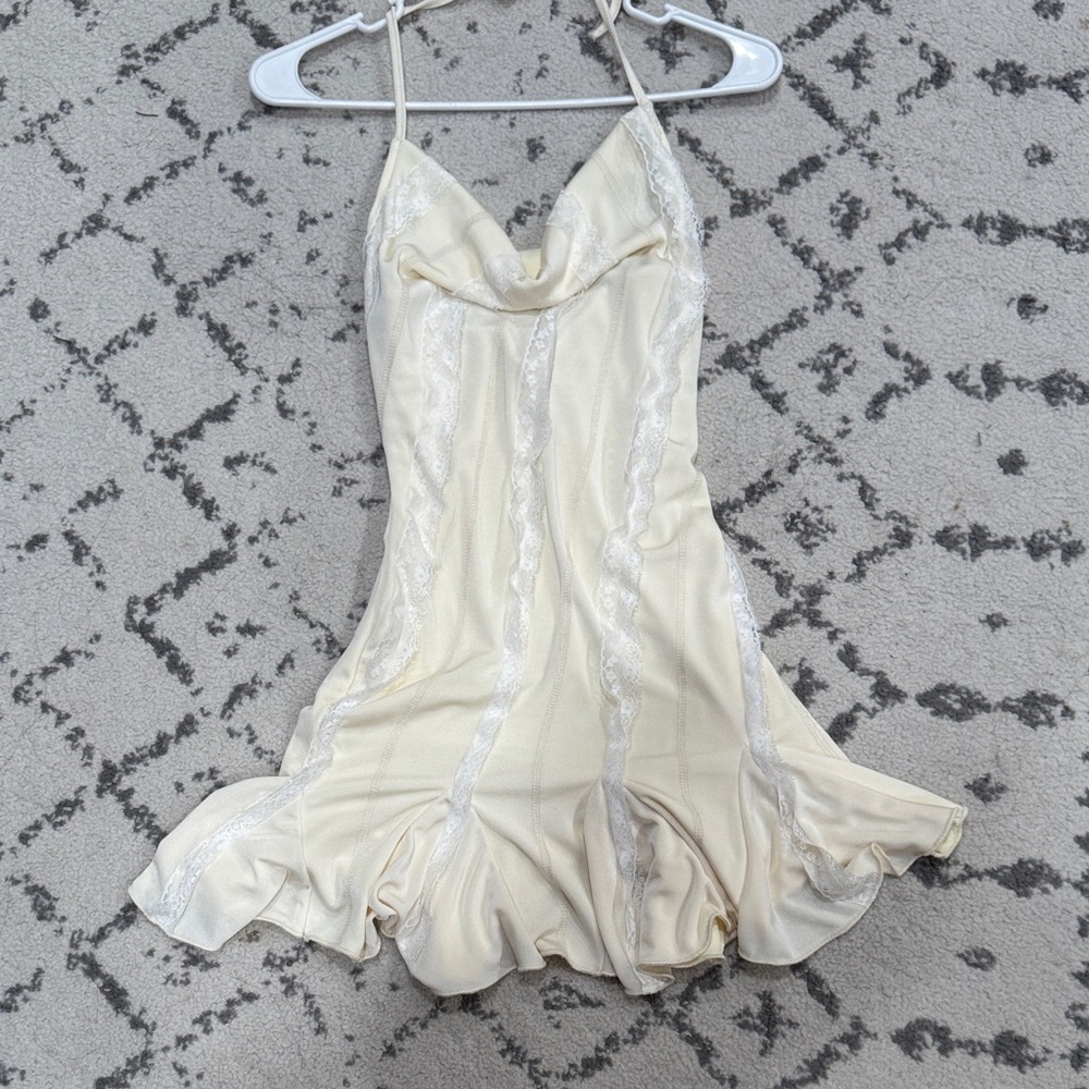 Chic Cream Lace Chemise